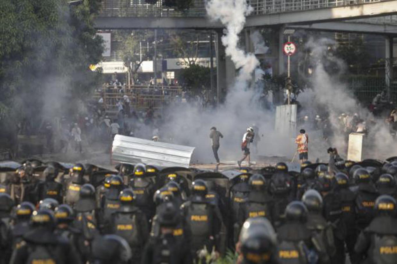 Endonezya'da seçim sonucu protestoları: 6 ölü 200 yaralı